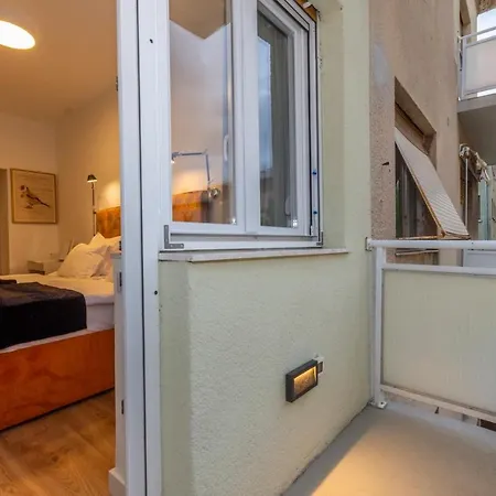 Apartment Deluxe *